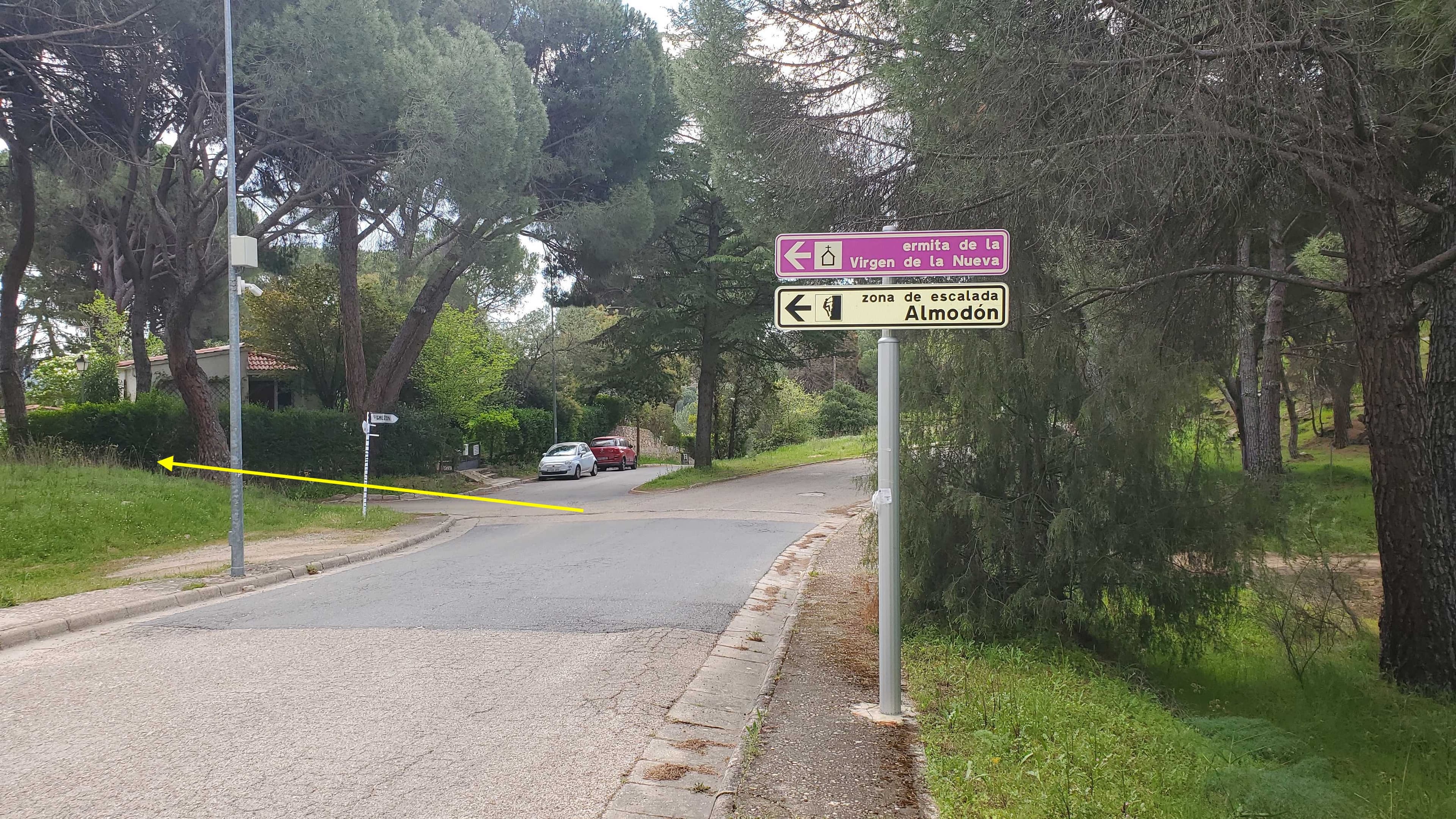 Calle de acceso a la casa
