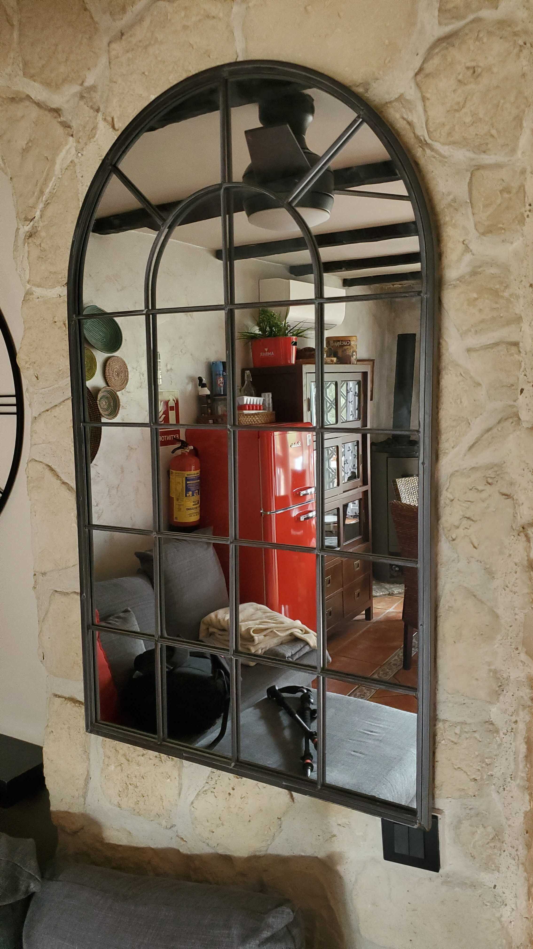 Espejo del salón donde está el cuadro